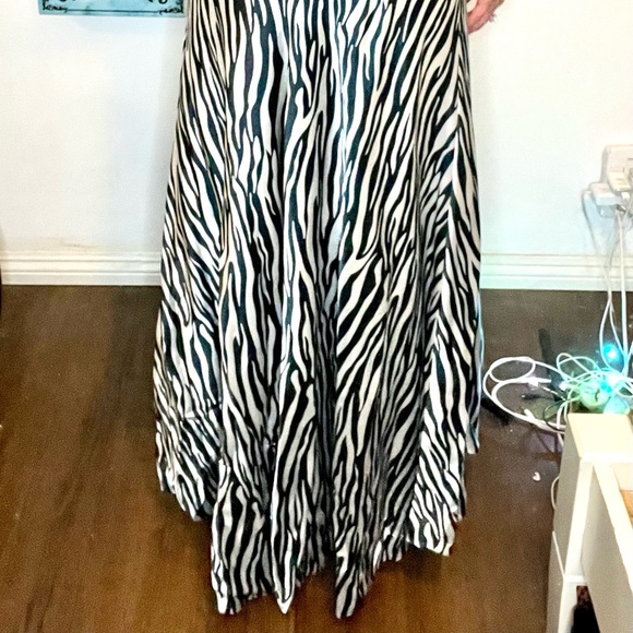 Formal Zebra print Dress 🦓 - Picture 3 of 5